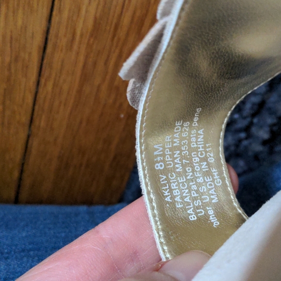 Cream Flower Sandals - Brand new! - Picture 7 of 7